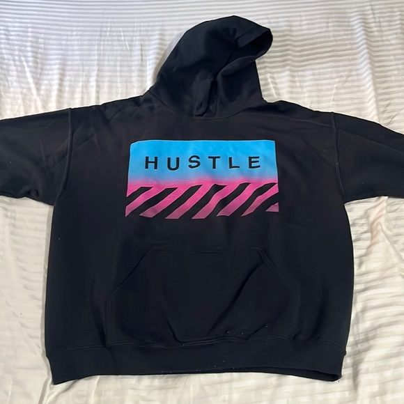 BLACK HOODIE WITH HUSTLE ON CHEST SIZE LARGE - Picture 1 of 2